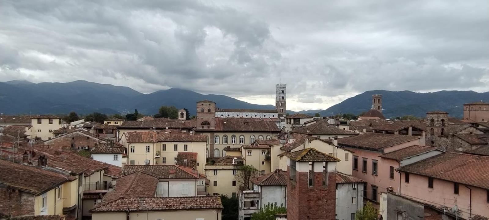 Appartamento Viale Puccini - Free Gated Parking - 3 Minutes From Center Lucca Ngoại thất bức ảnh